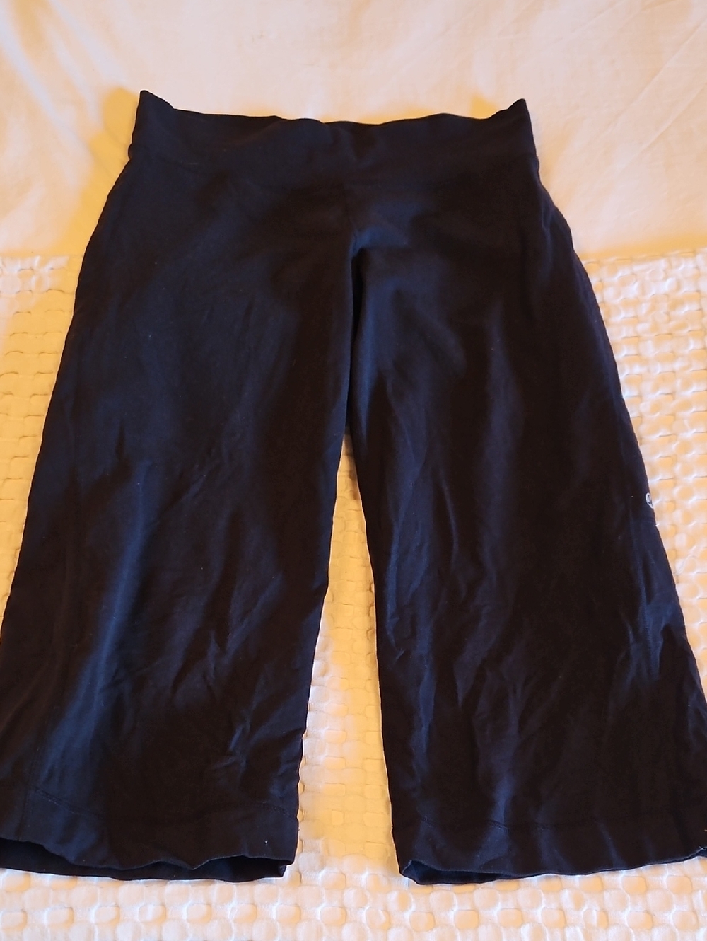 Lululemon Black Wide-Leg Capri Yoga Pants Size 8